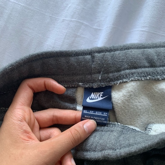 Grey Nike men’s joggers. - Picture 4 of 4